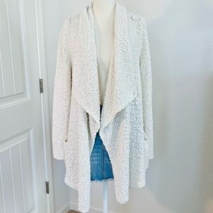 Like new! Bobeau Popcorn Wraparound Ivory Tunic Sweater with Pockets